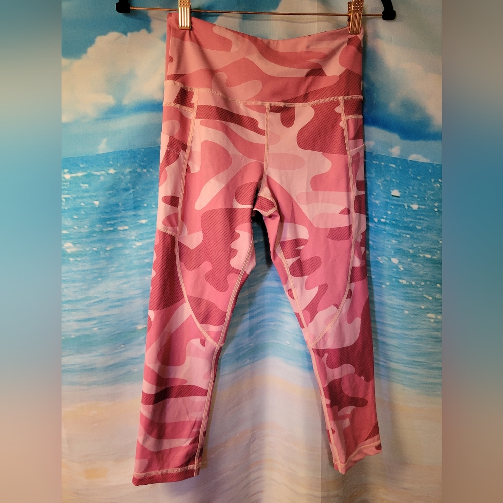 Zyia Pink Camouflage Leggings Crop Size 4